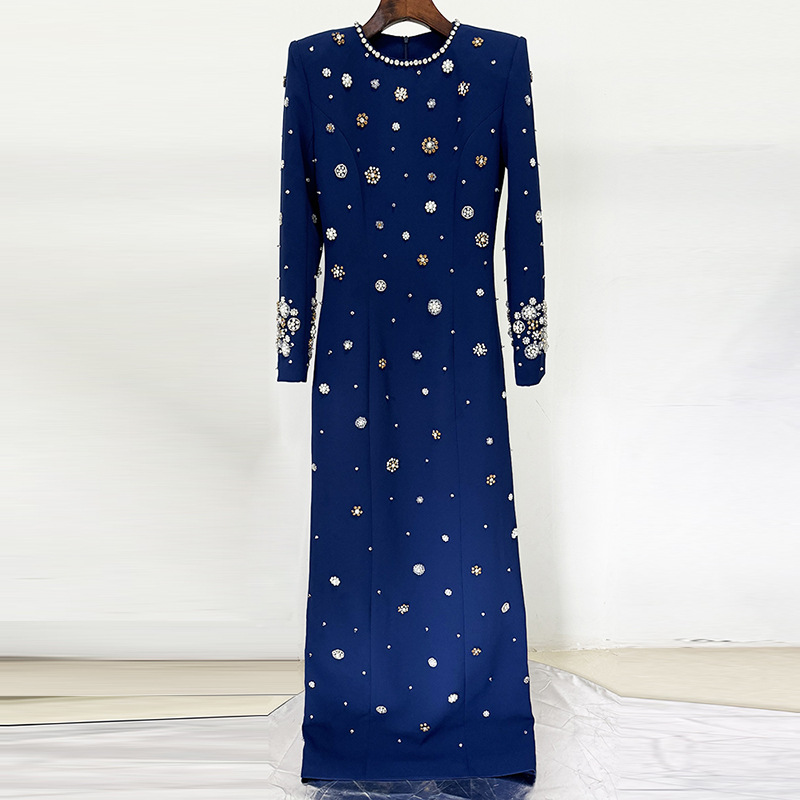 Elegant Long Evening Dress With Beaded Detail - Image 3
