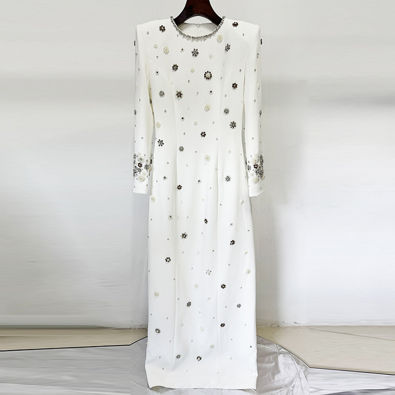 Elegant Long Evening Dress With Beaded Detail - Image 8