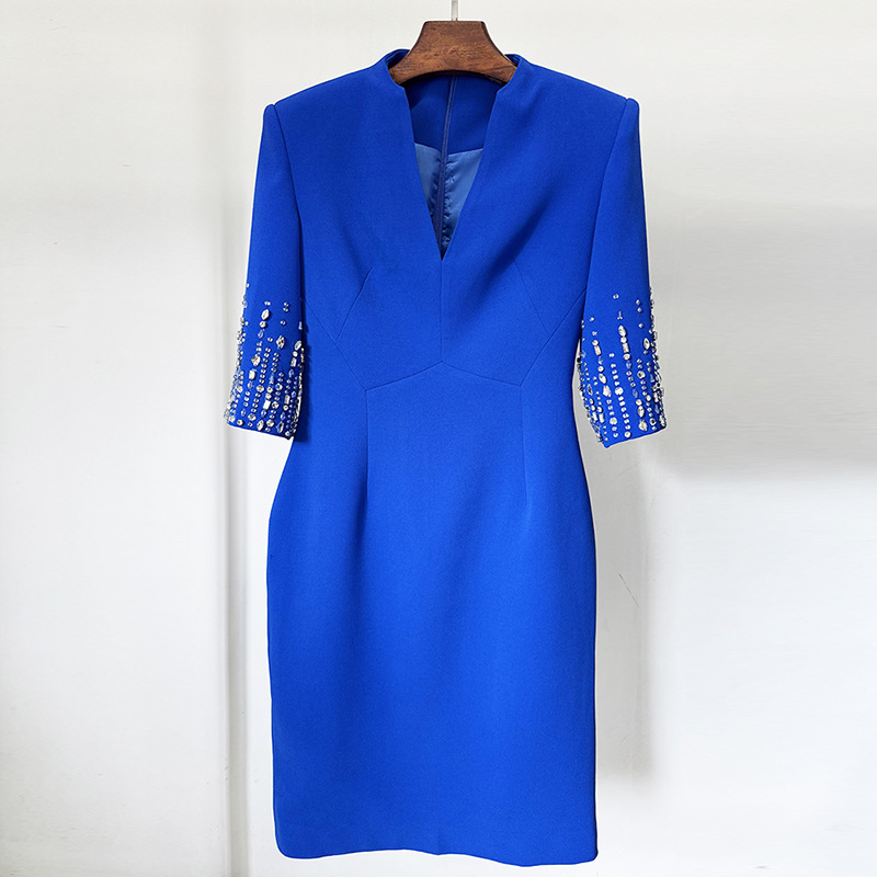 V-Neck Knee-Length Dress With Beaded Details For Parties - Image 4